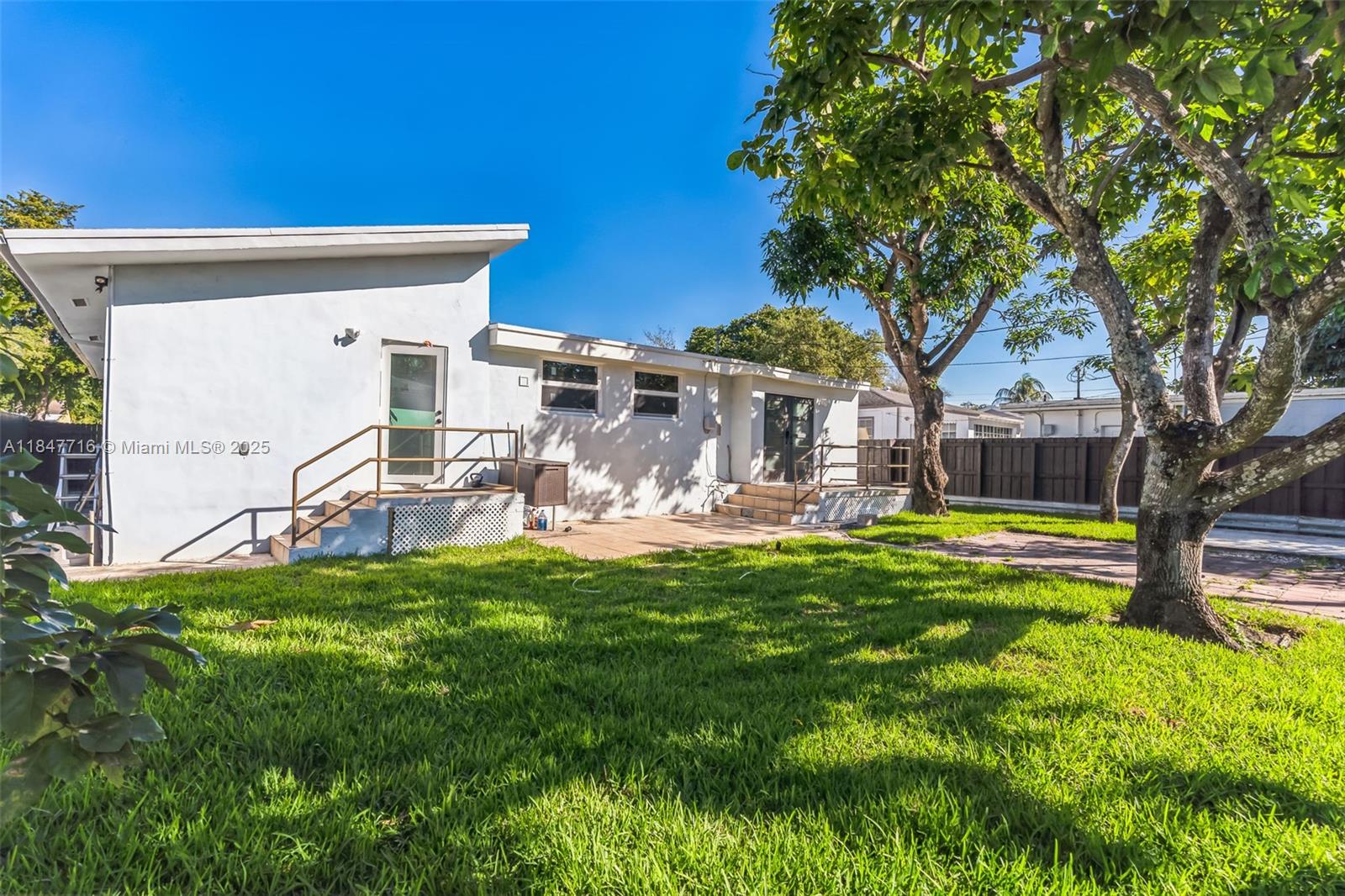 248 Carlisle Dr