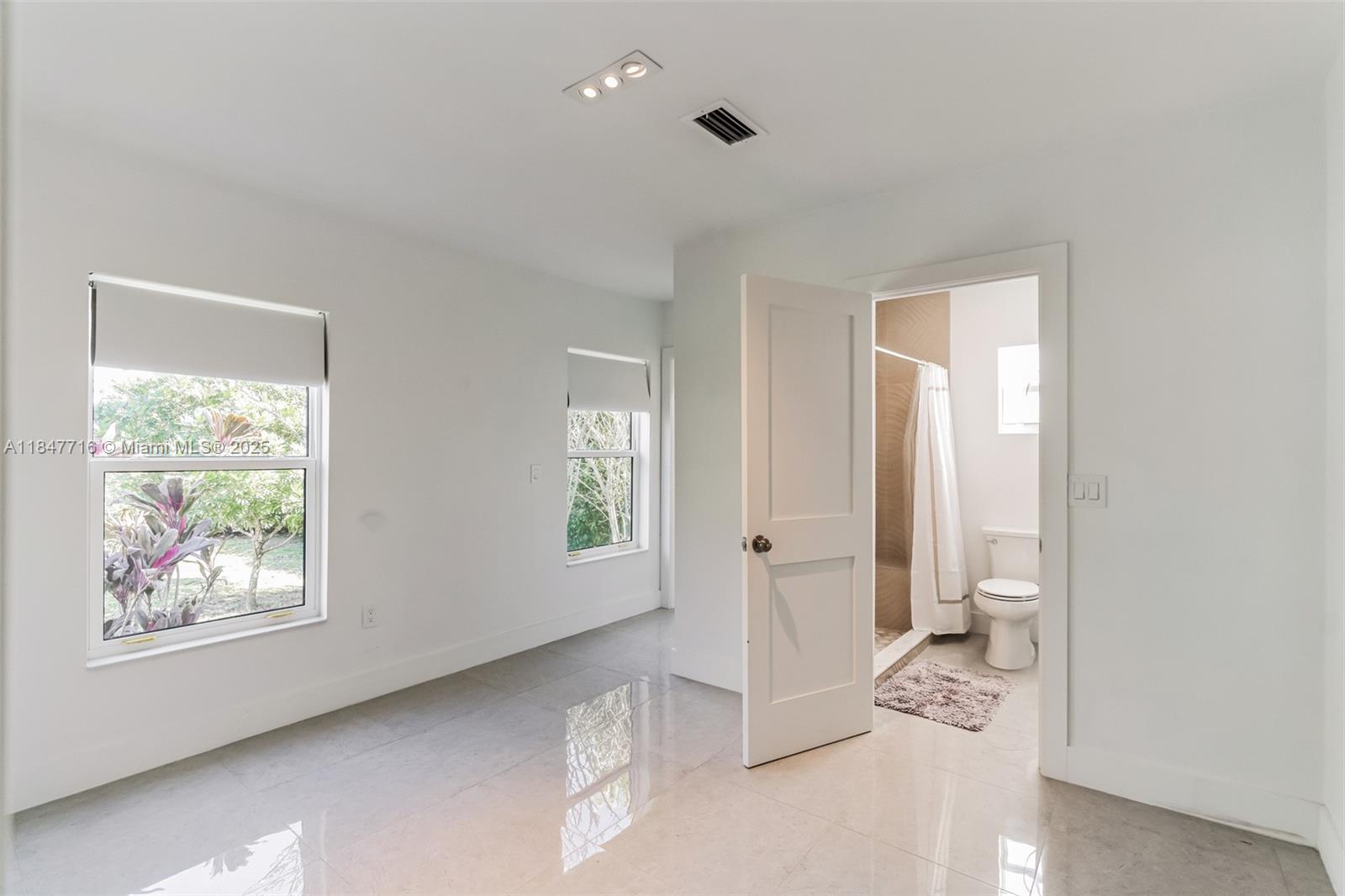 248 Carlisle Dr