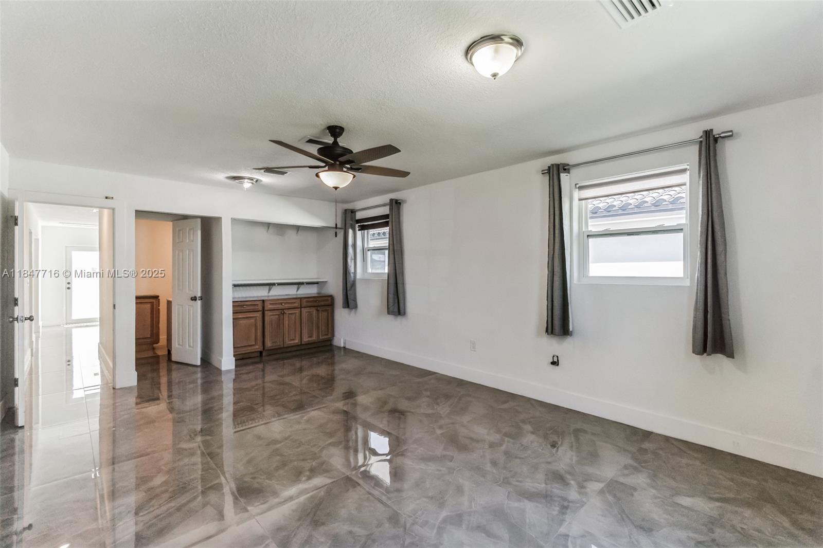 248 Carlisle Dr