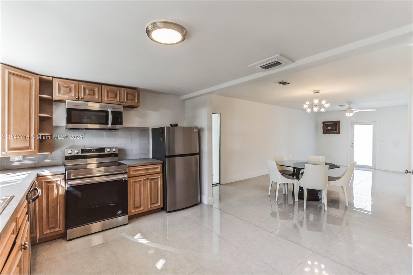 248 Carlisle Dr