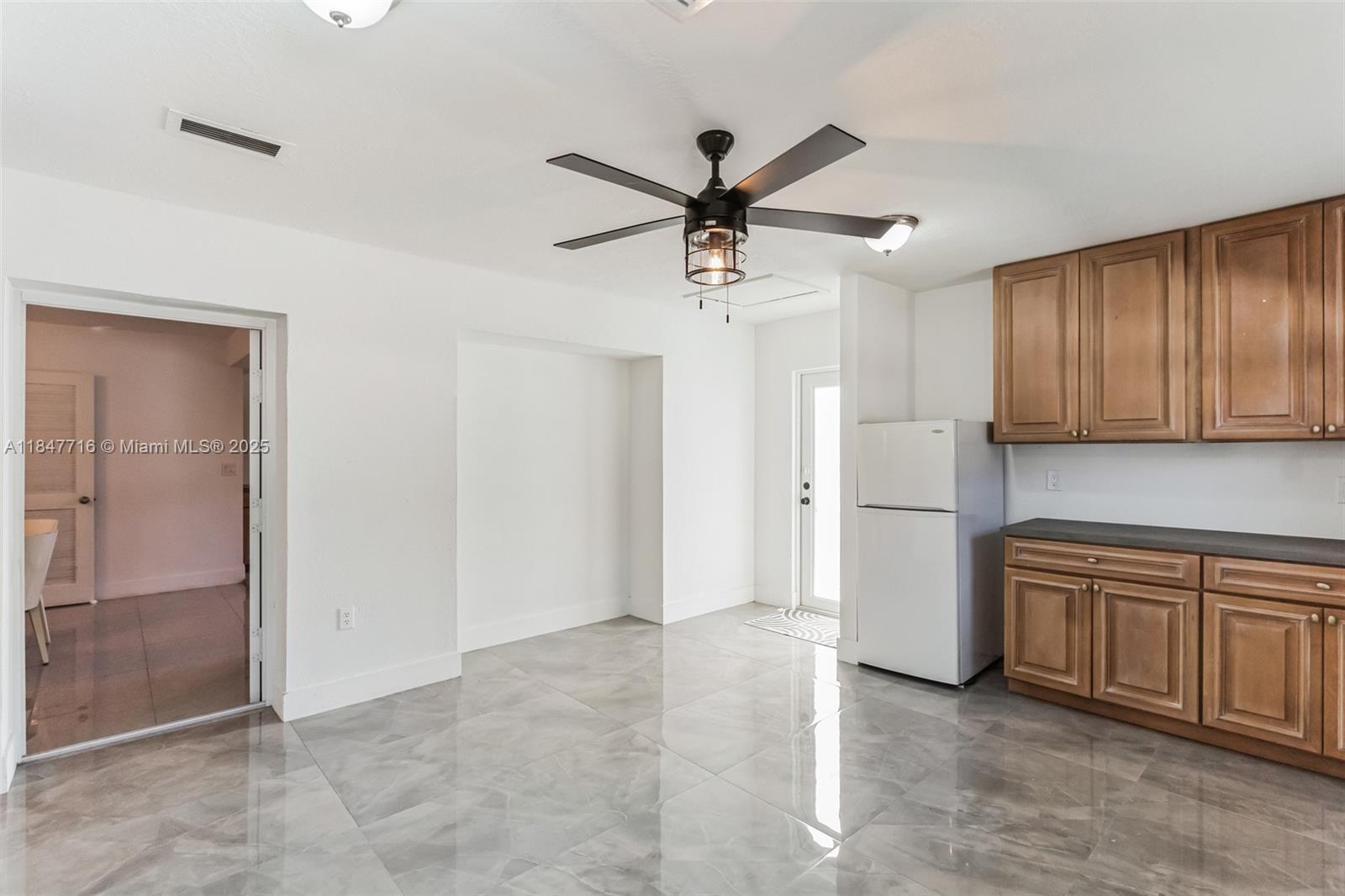 248 Carlisle Dr
