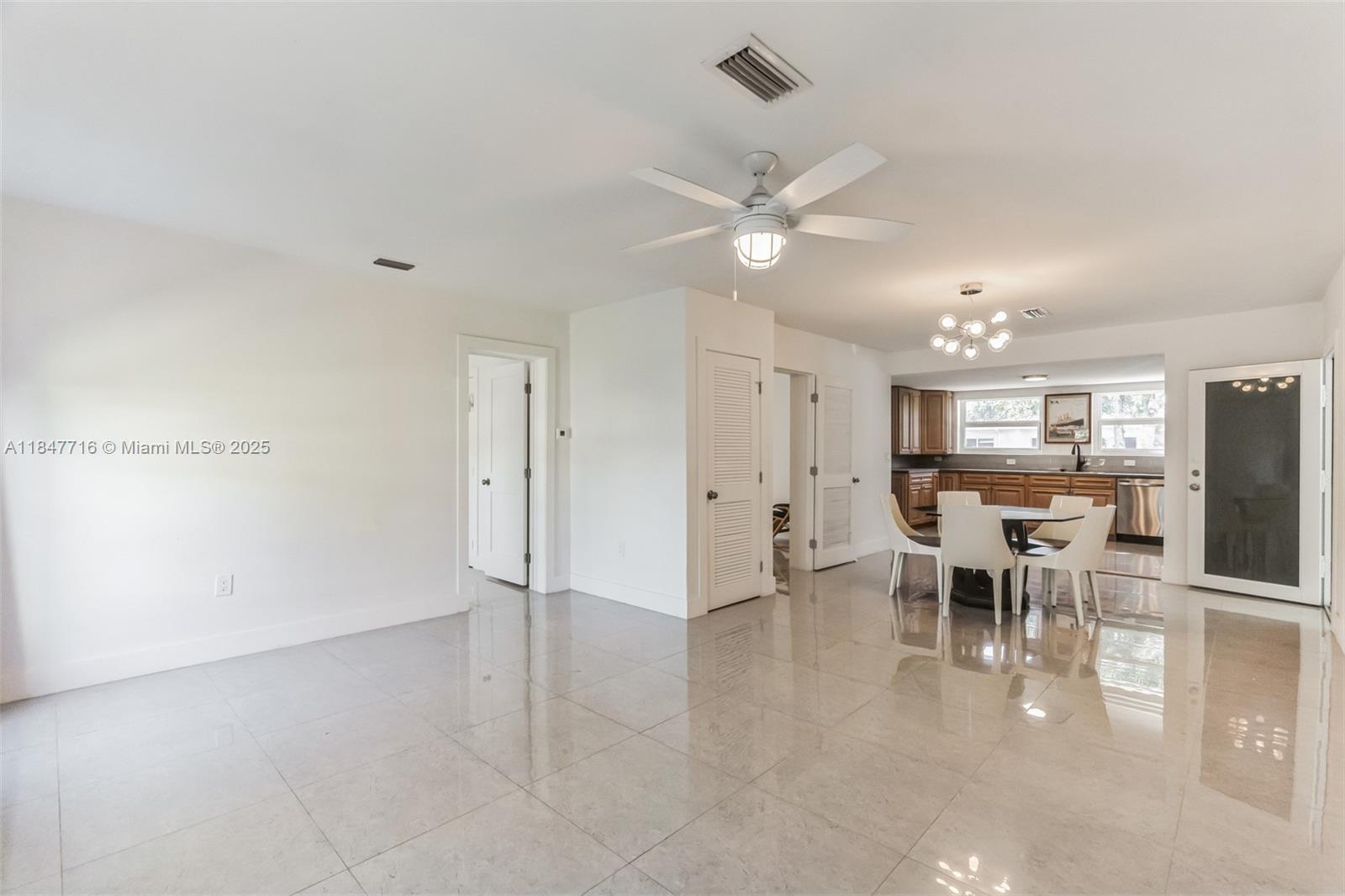 248 Carlisle Dr
