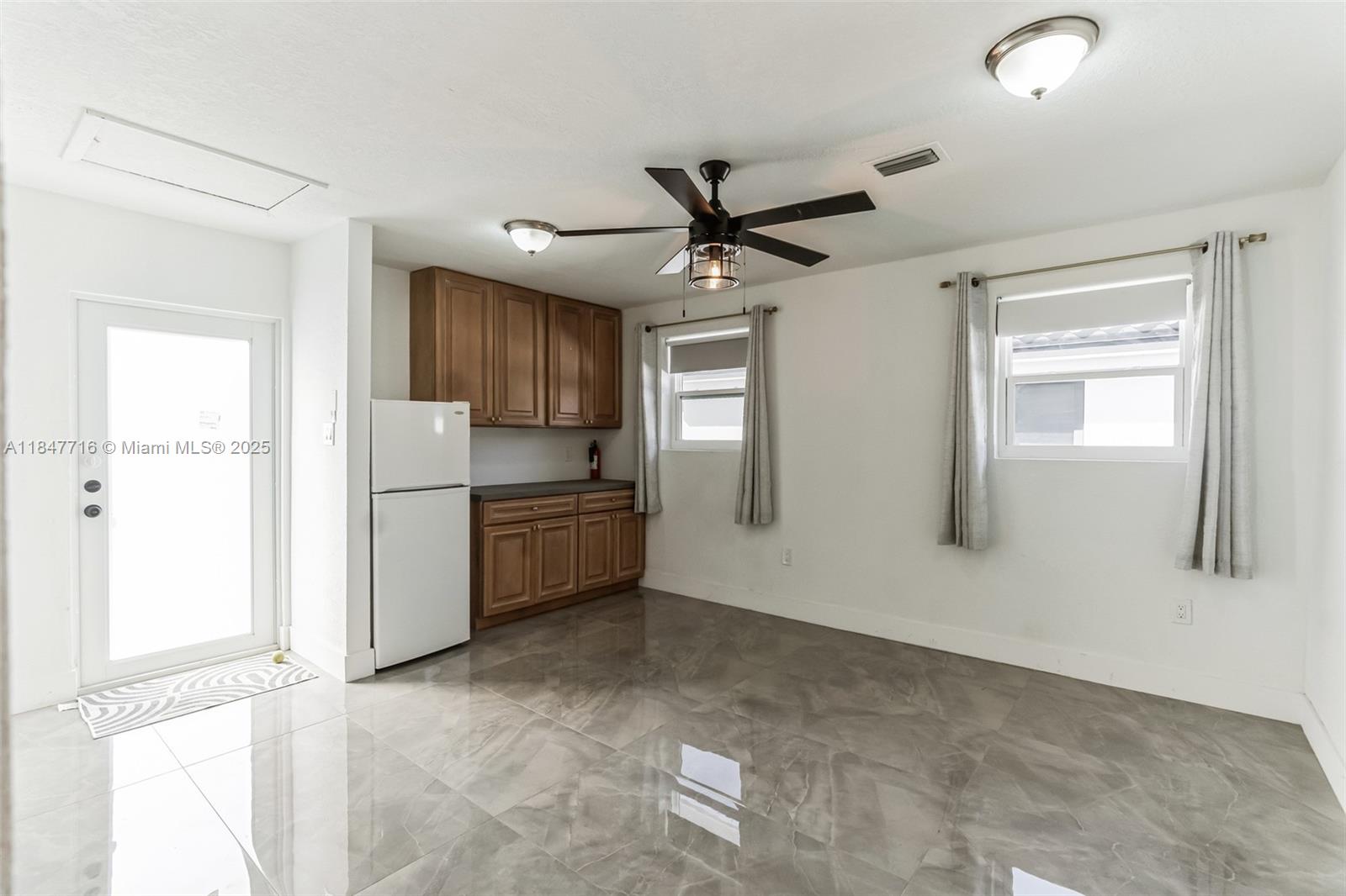 248 Carlisle Dr