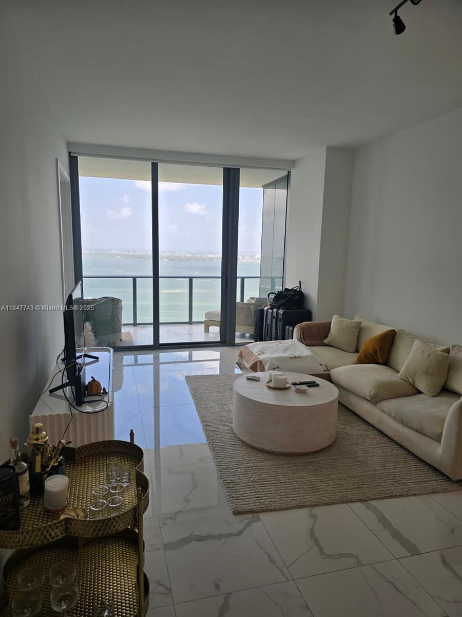 480 NE 31st St # 4003