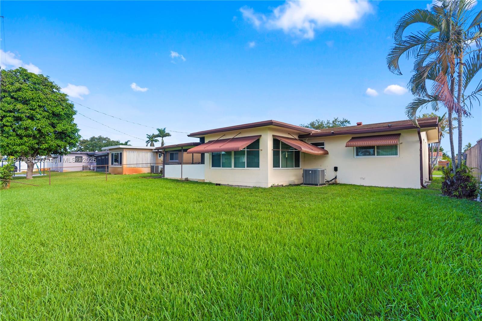 8560 NW 16th St