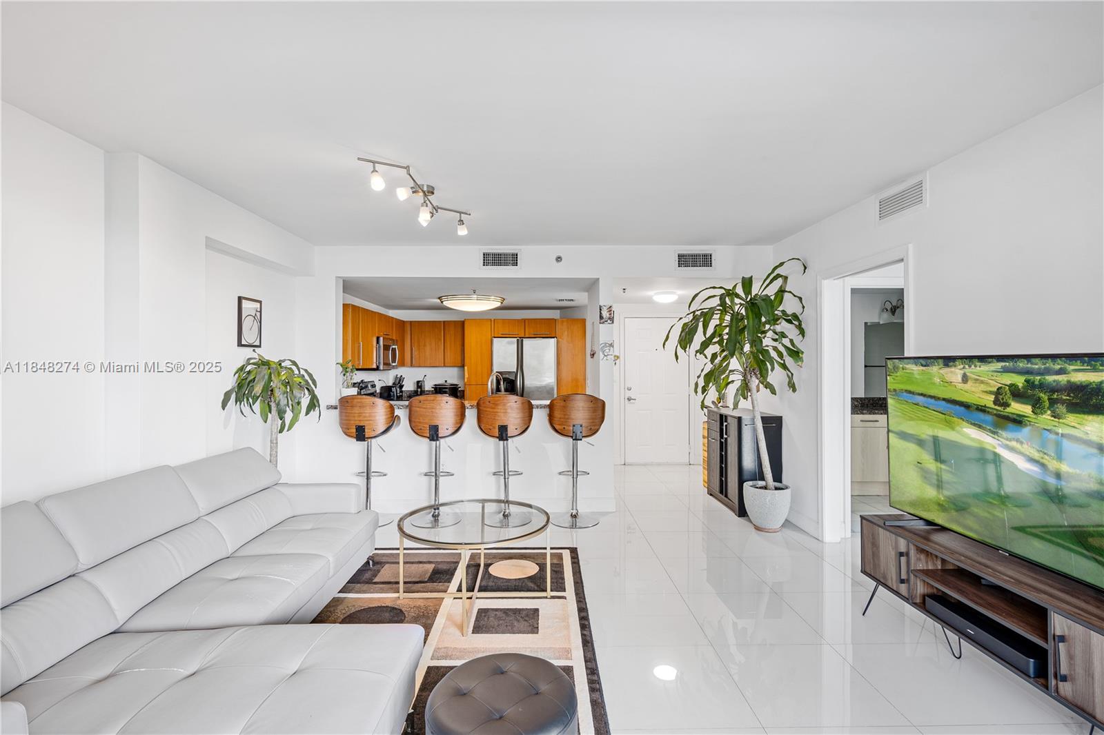 6362 Collins Ave # 304