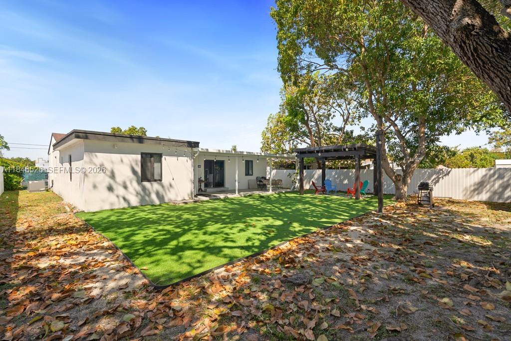 445 SW 62nd Ct