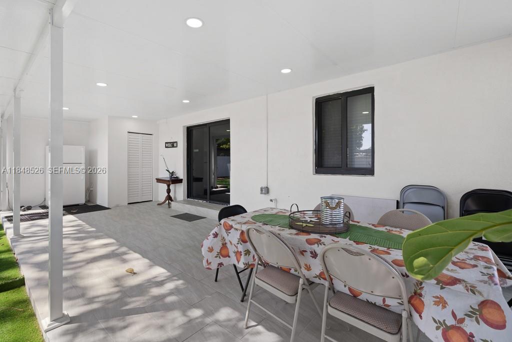 445 SW 62nd Ct