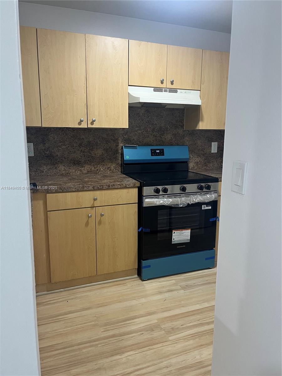 14863 SW 104th St # 13 Unit: 27-13