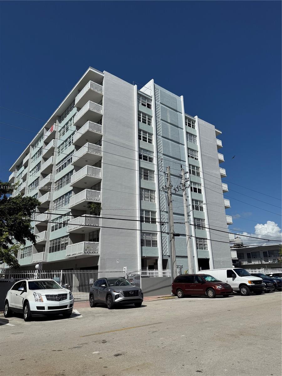 2016 Bay Dr # 202