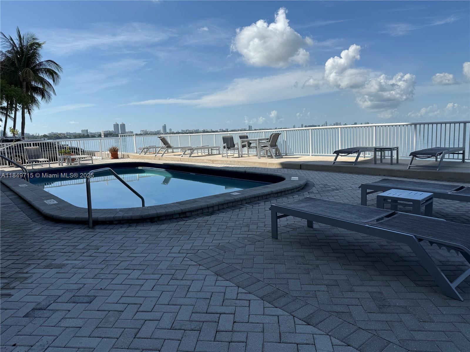 2016 Bay Dr # 202