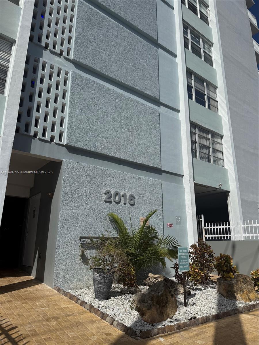 2016 Bay Dr # 202