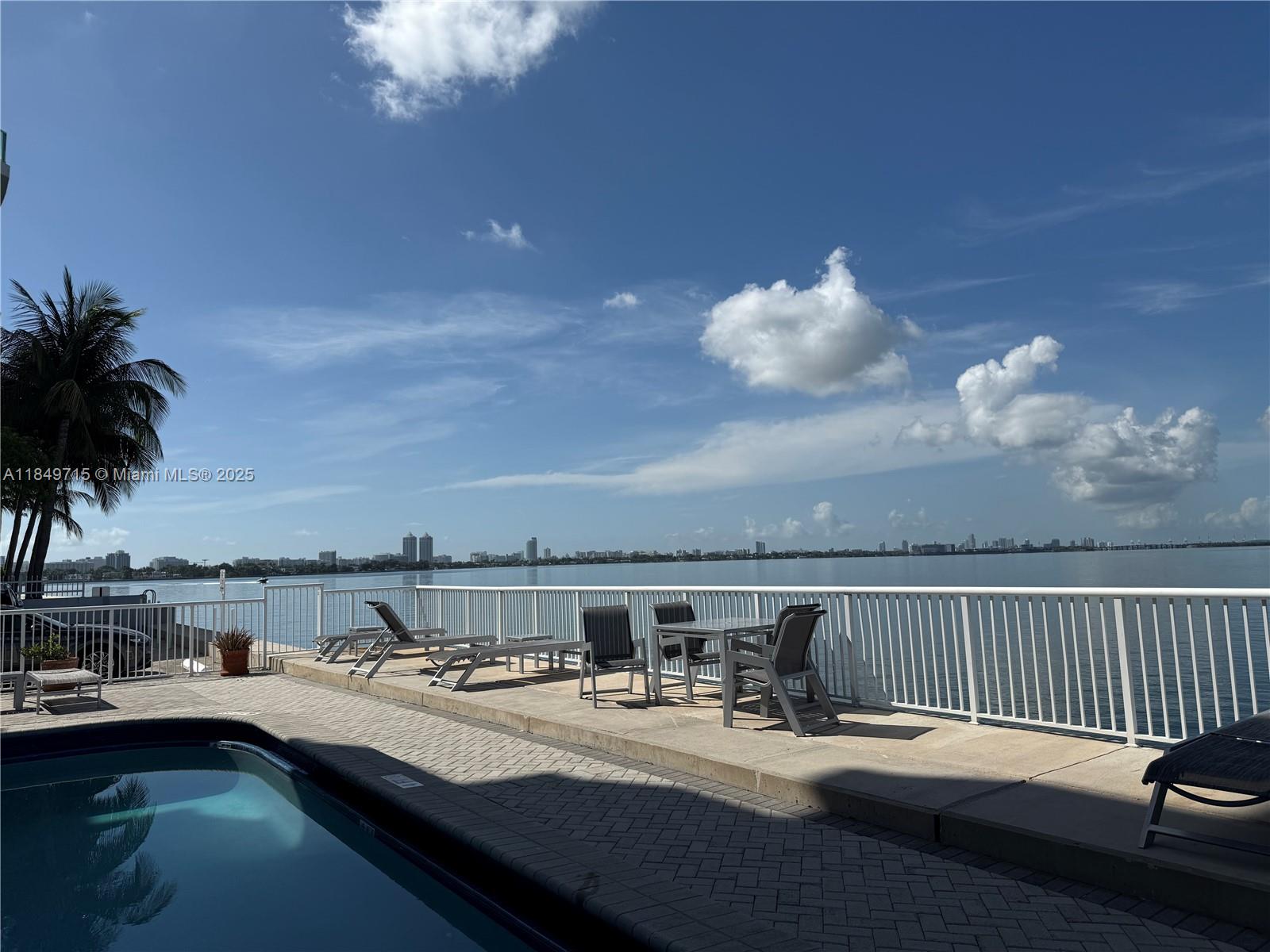 2016 Bay Dr # 202