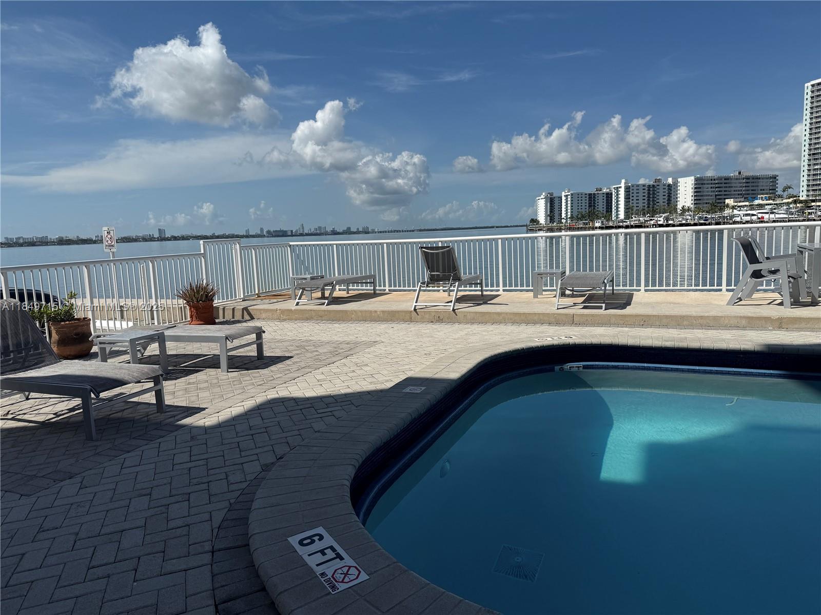 2016 Bay Dr # 202