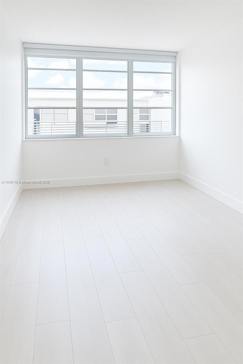 2016 Bay Dr # 202