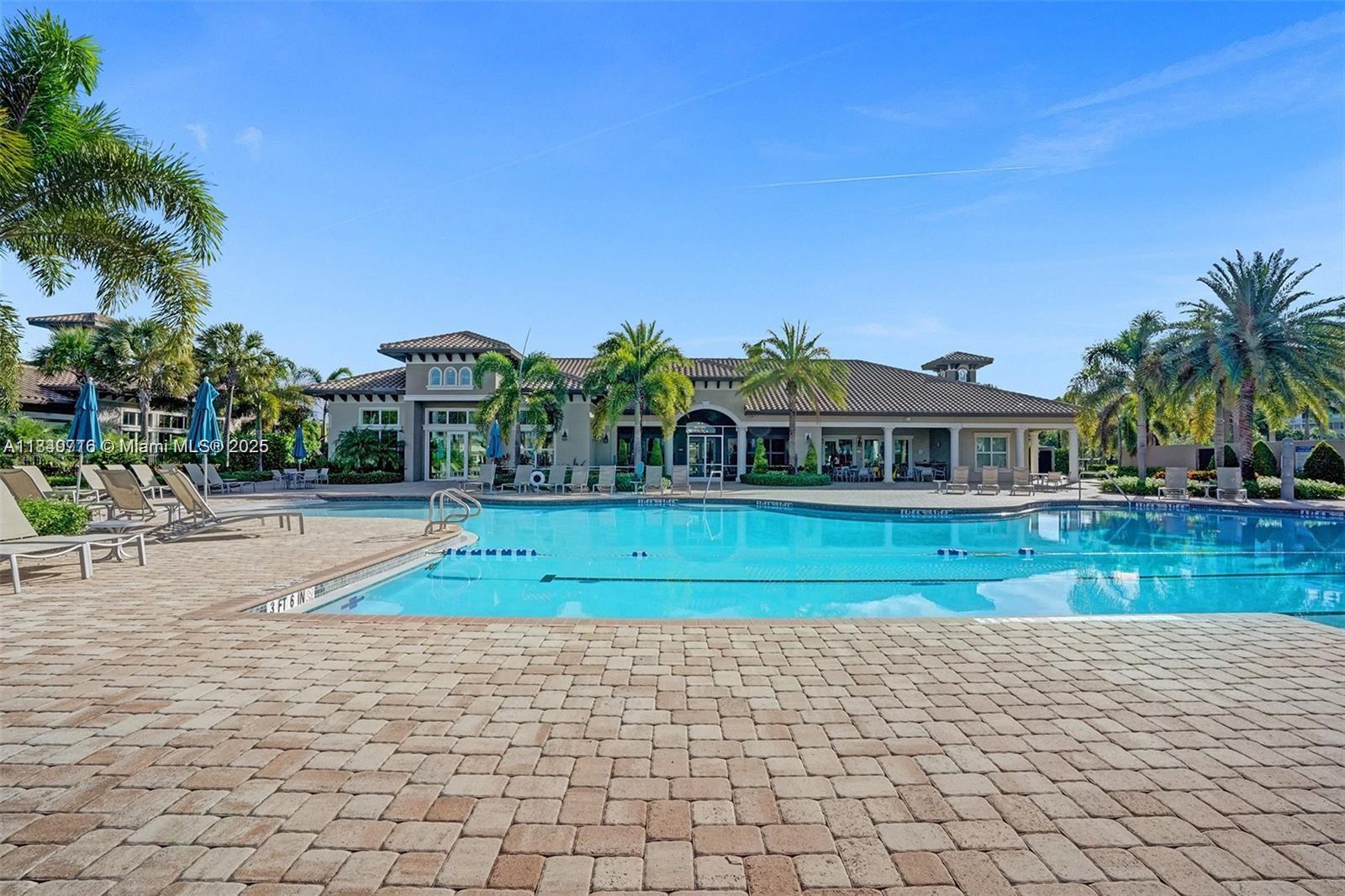 3813 Greenway Dr