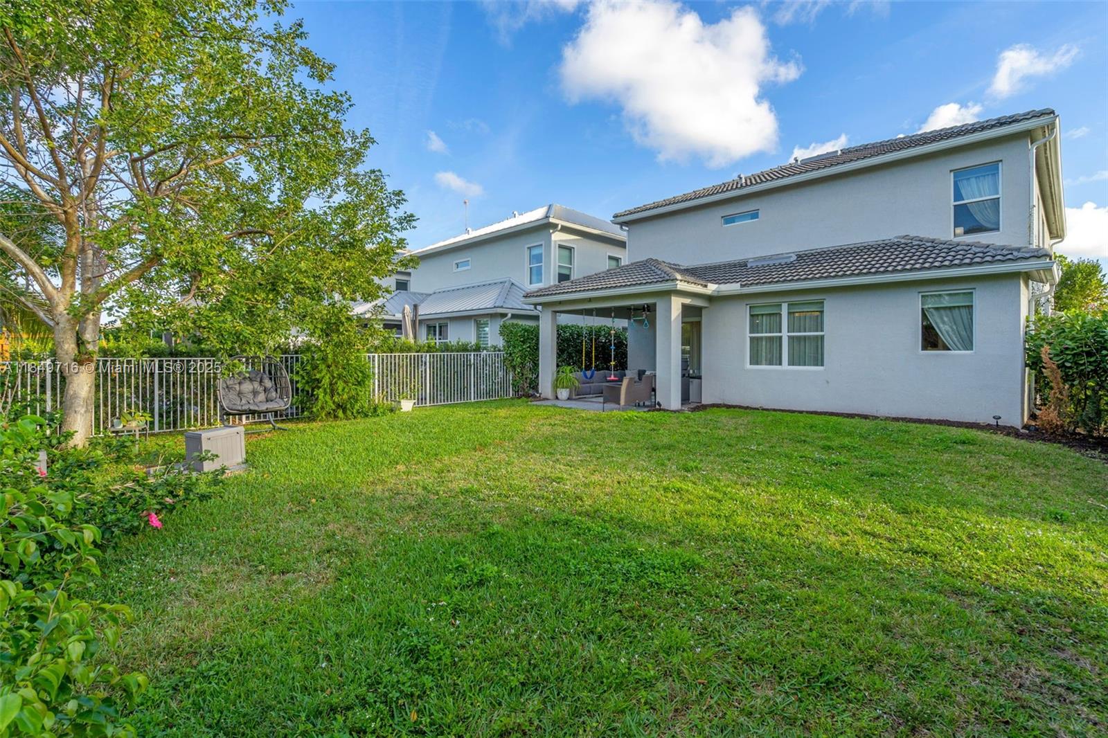 3813 Greenway Dr