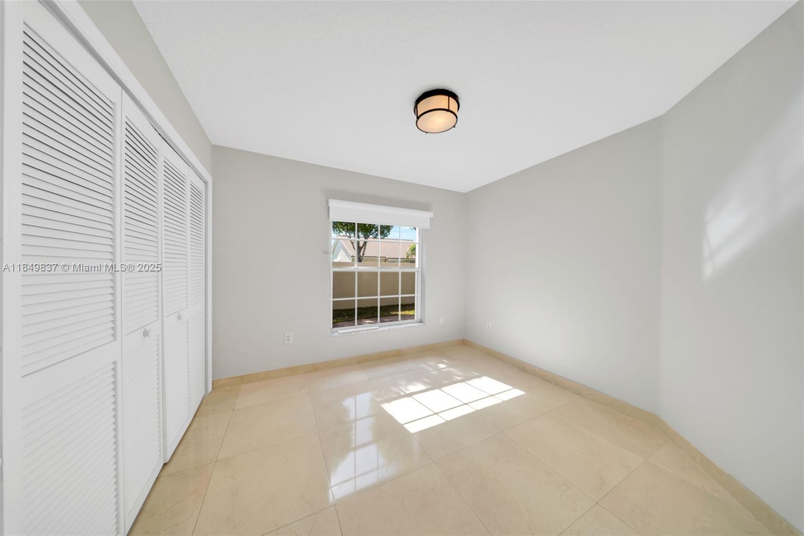10530 NW 52nd Ter