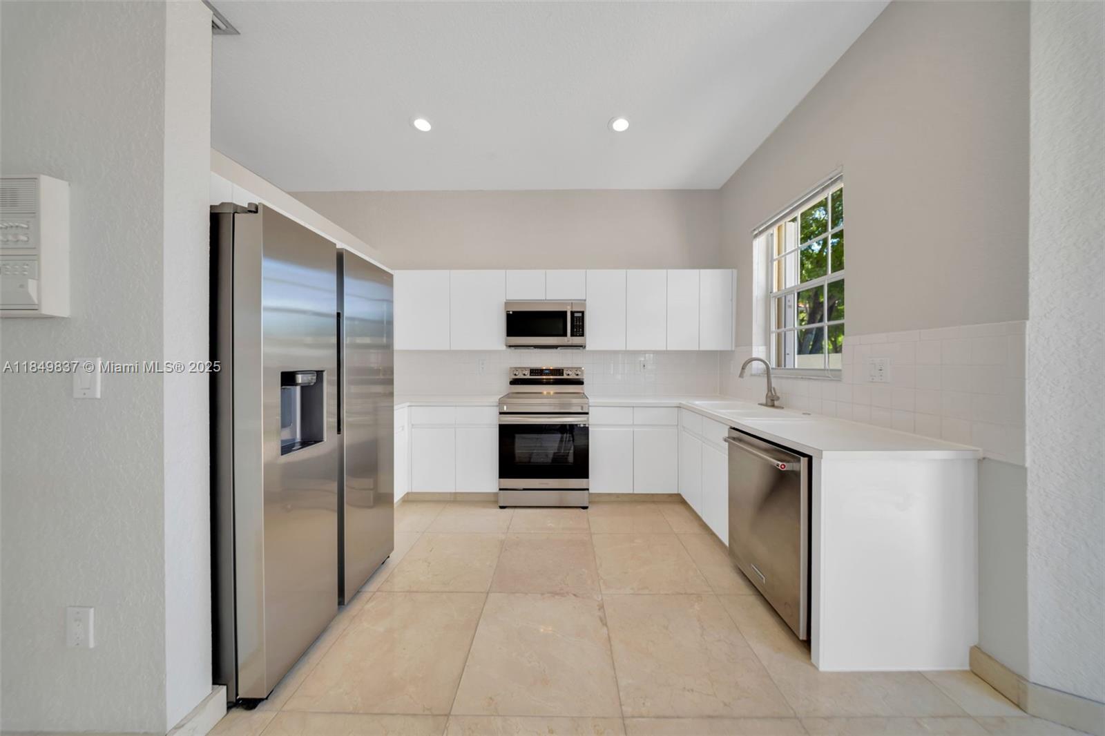10530 NW 52nd Ter