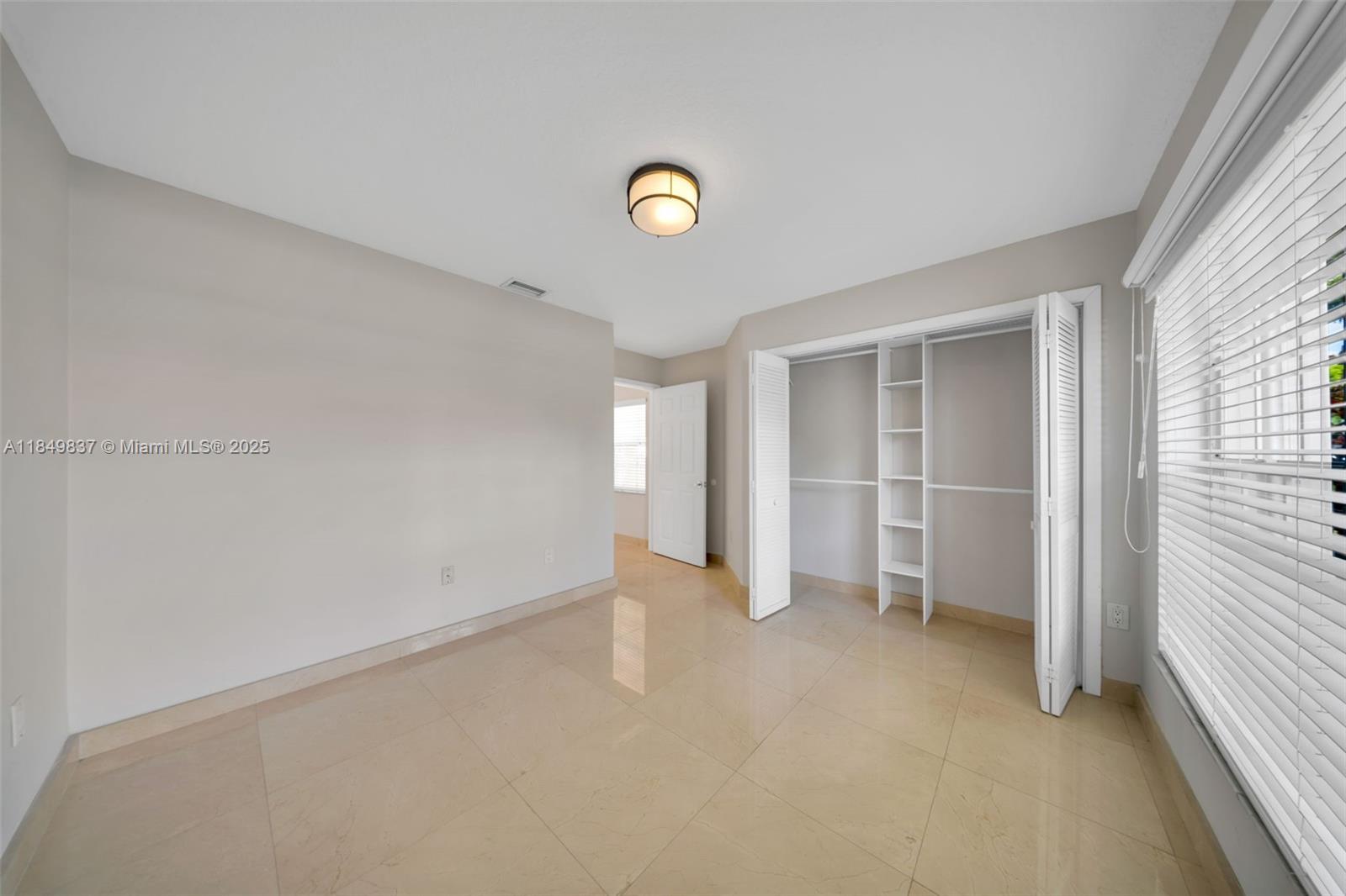 10530 NW 52nd Ter
