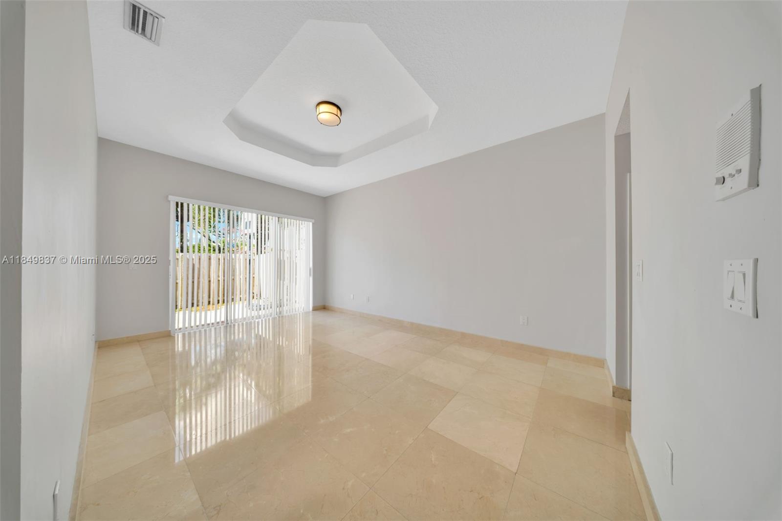 10530 NW 52nd Ter