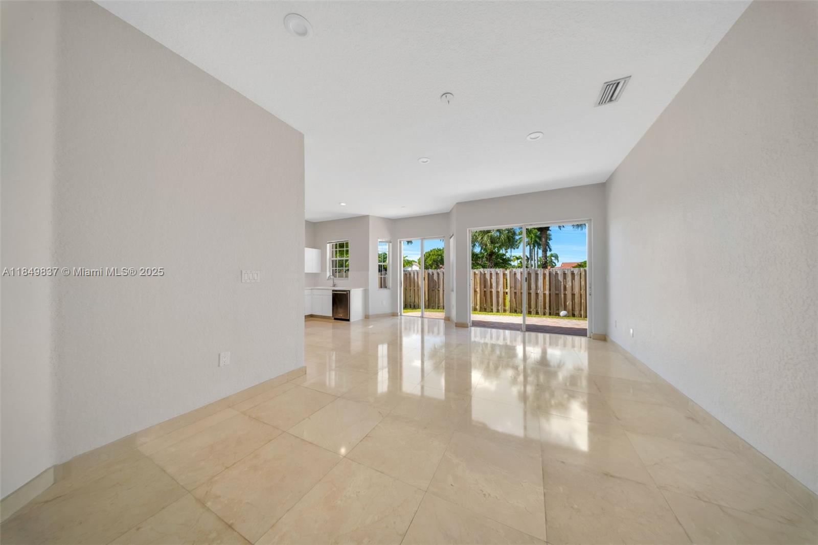 10530 NW 52nd Ter