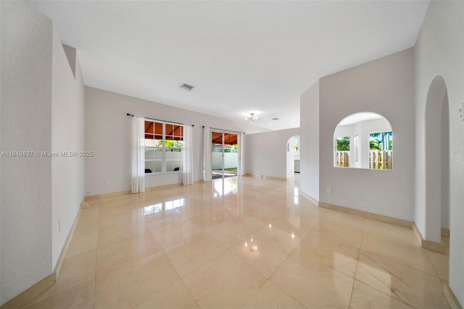 10530 NW 52nd Ter