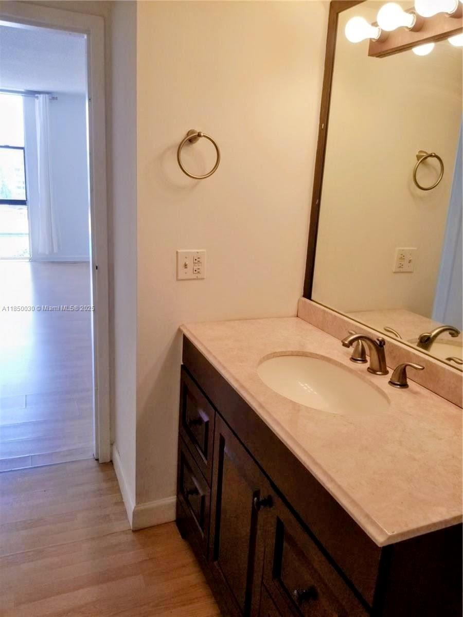 13499 Biscayne Blvd # 612