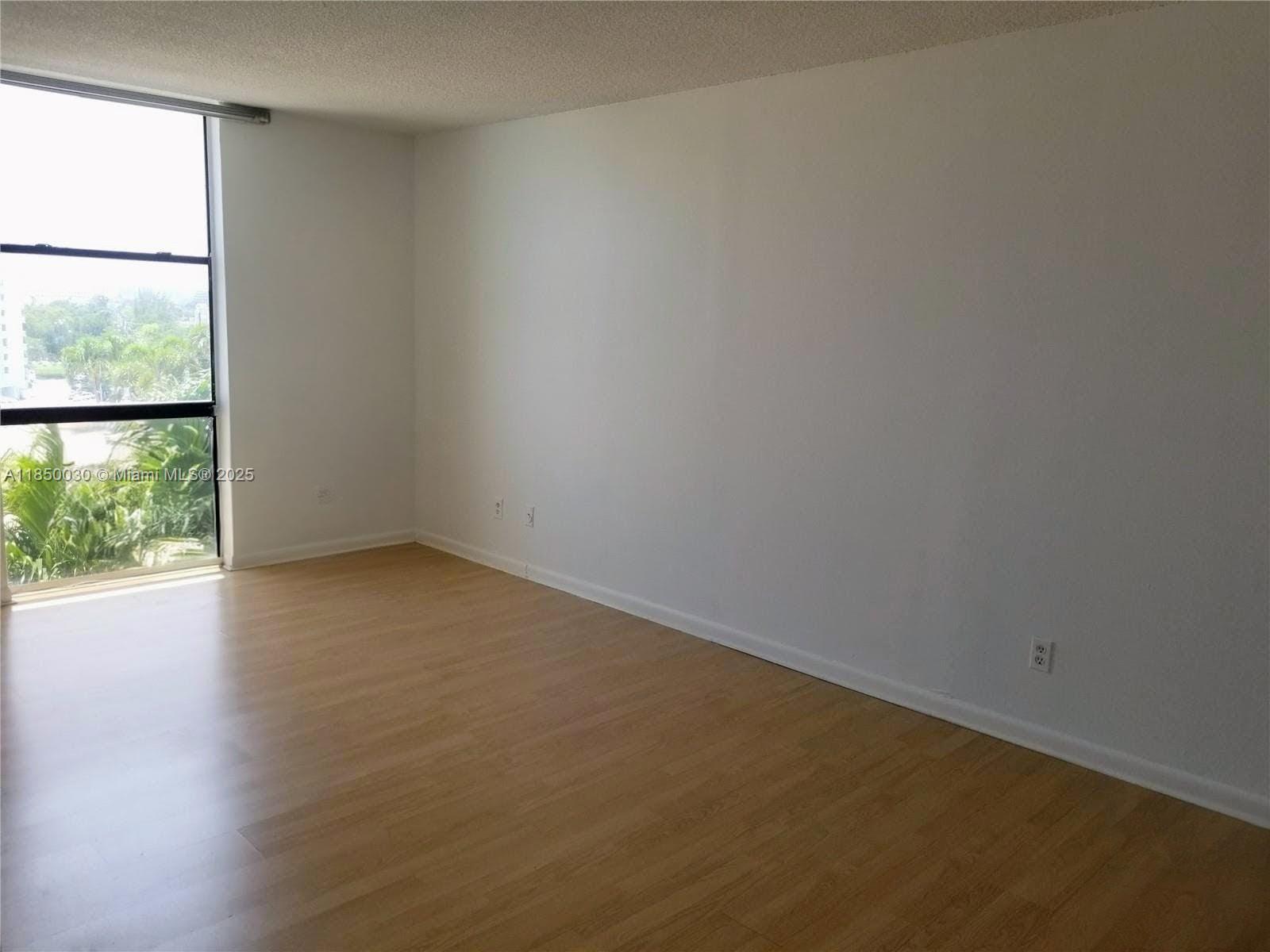 13499 Biscayne Blvd # 612