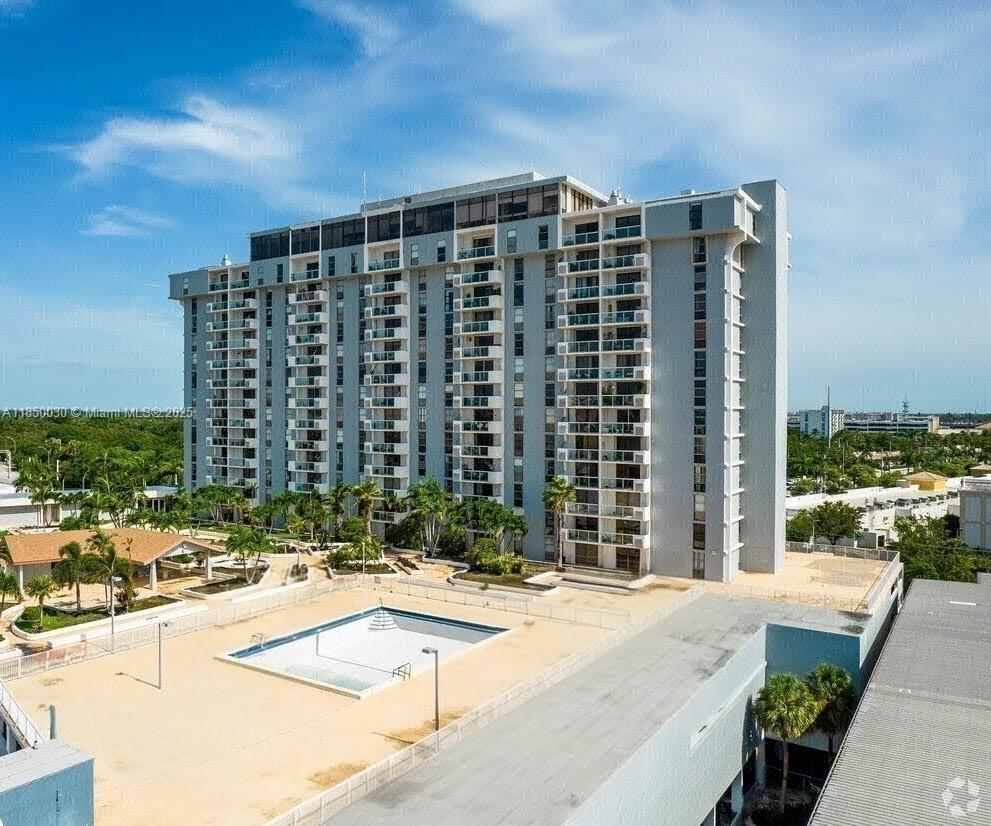 13499 Biscayne Blvd # 612