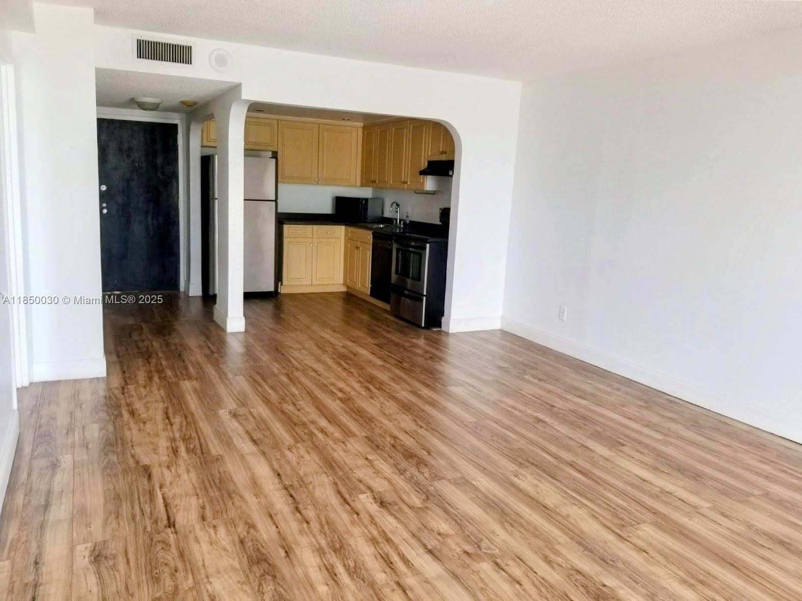 13499 Biscayne Blvd # 612