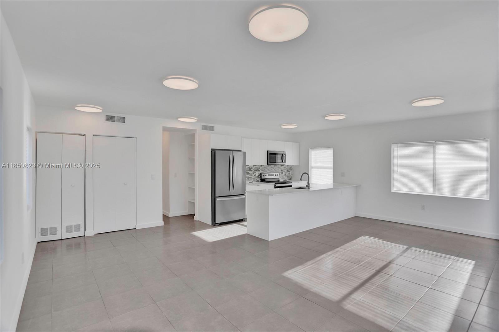 737 NW 4th St