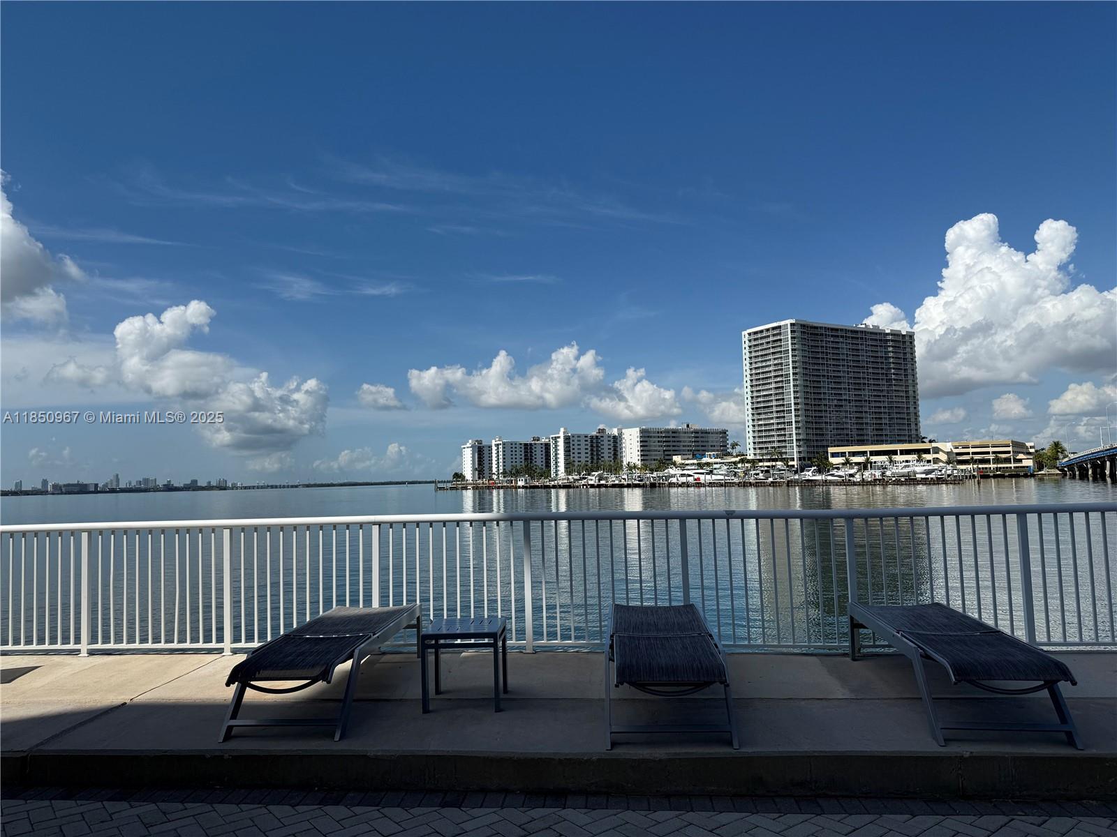 2016 Bay Dr # 202