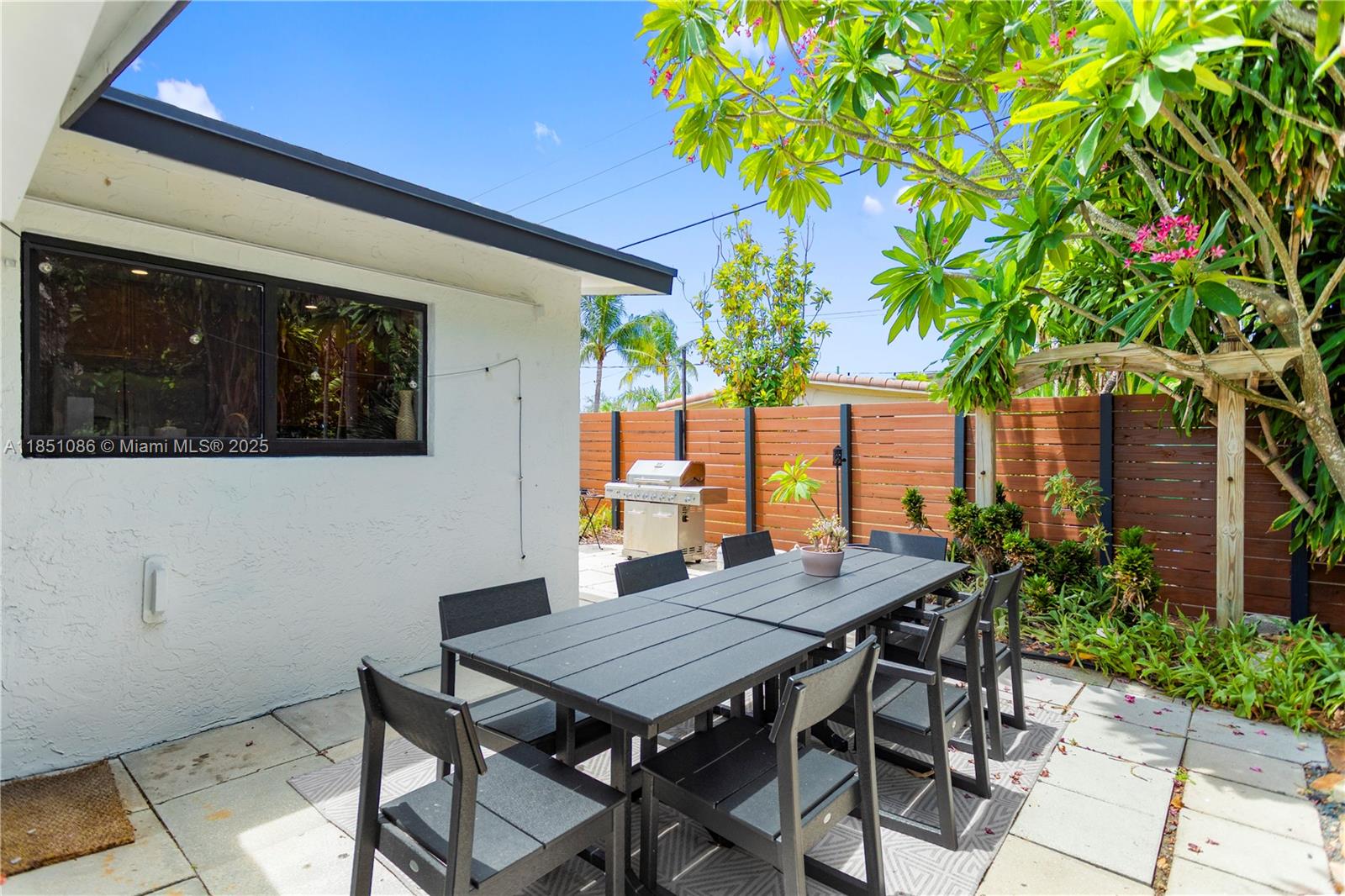 228 NE 16th Ave