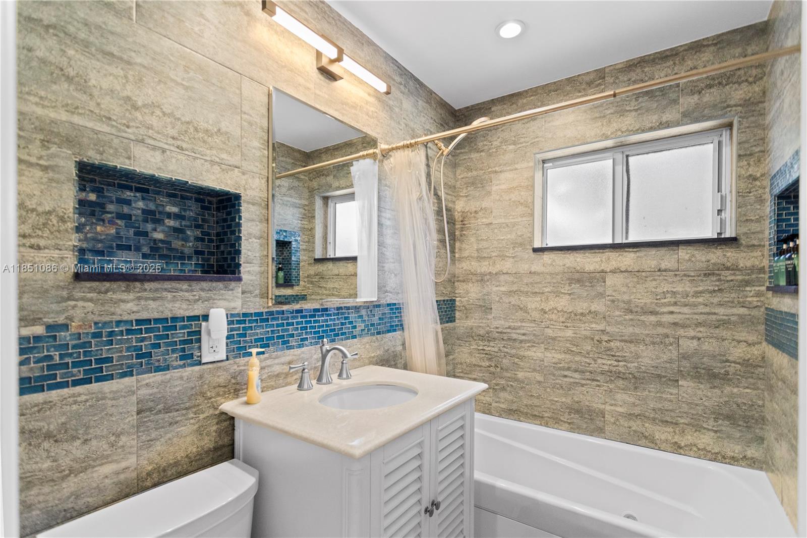 228 NE 16th Ave