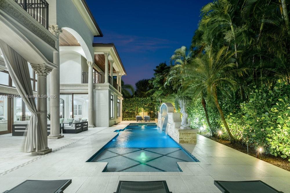 2225 W Silver Palm Rd