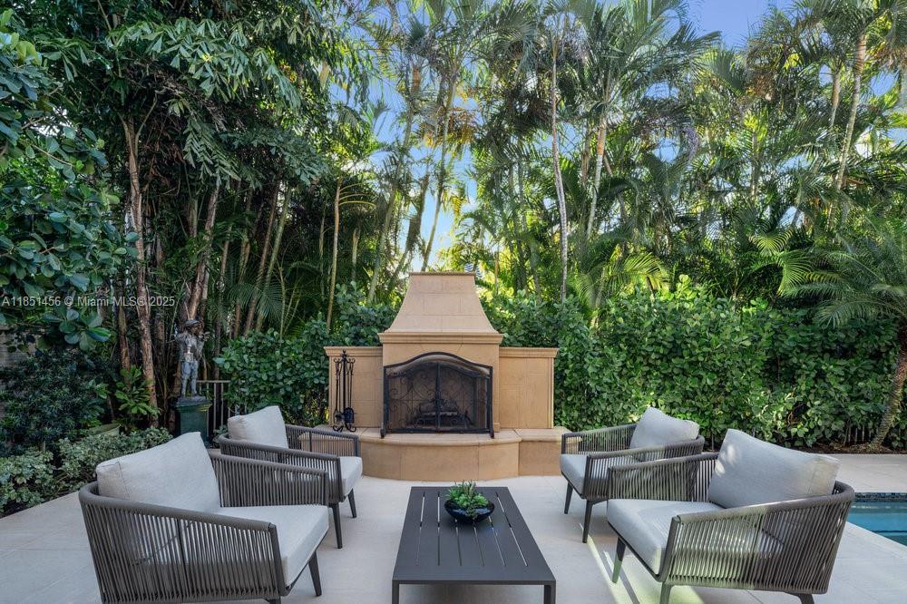 2225 W Silver Palm Rd