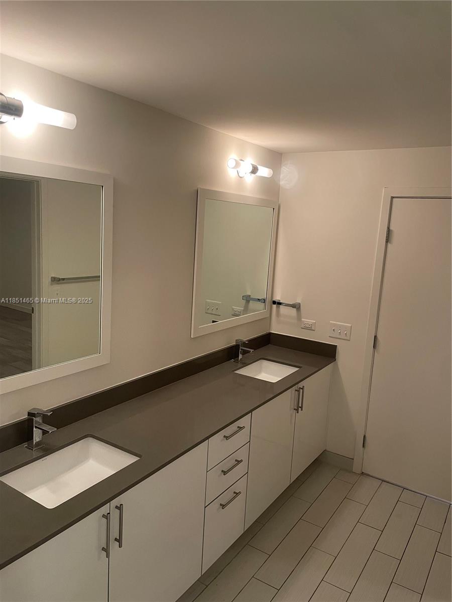 999 SW 1st Ave # 2715