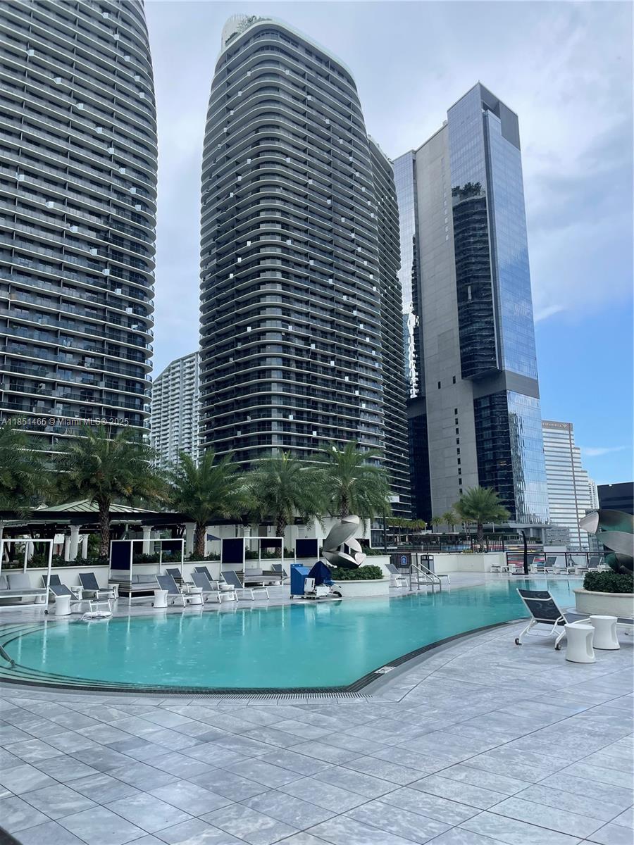 999 SW 1st Ave # 2715