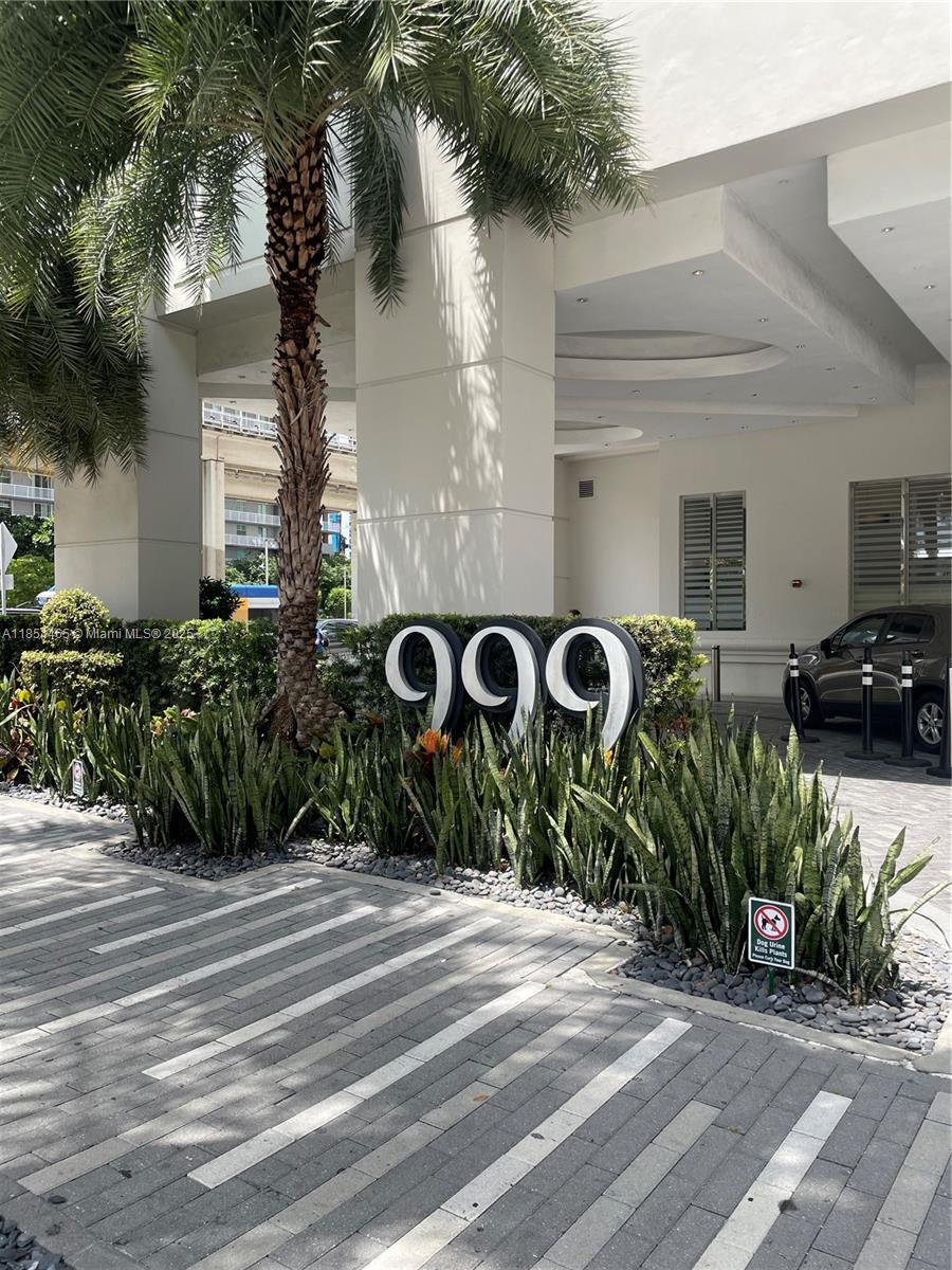 999 SW 1st Ave # 2715