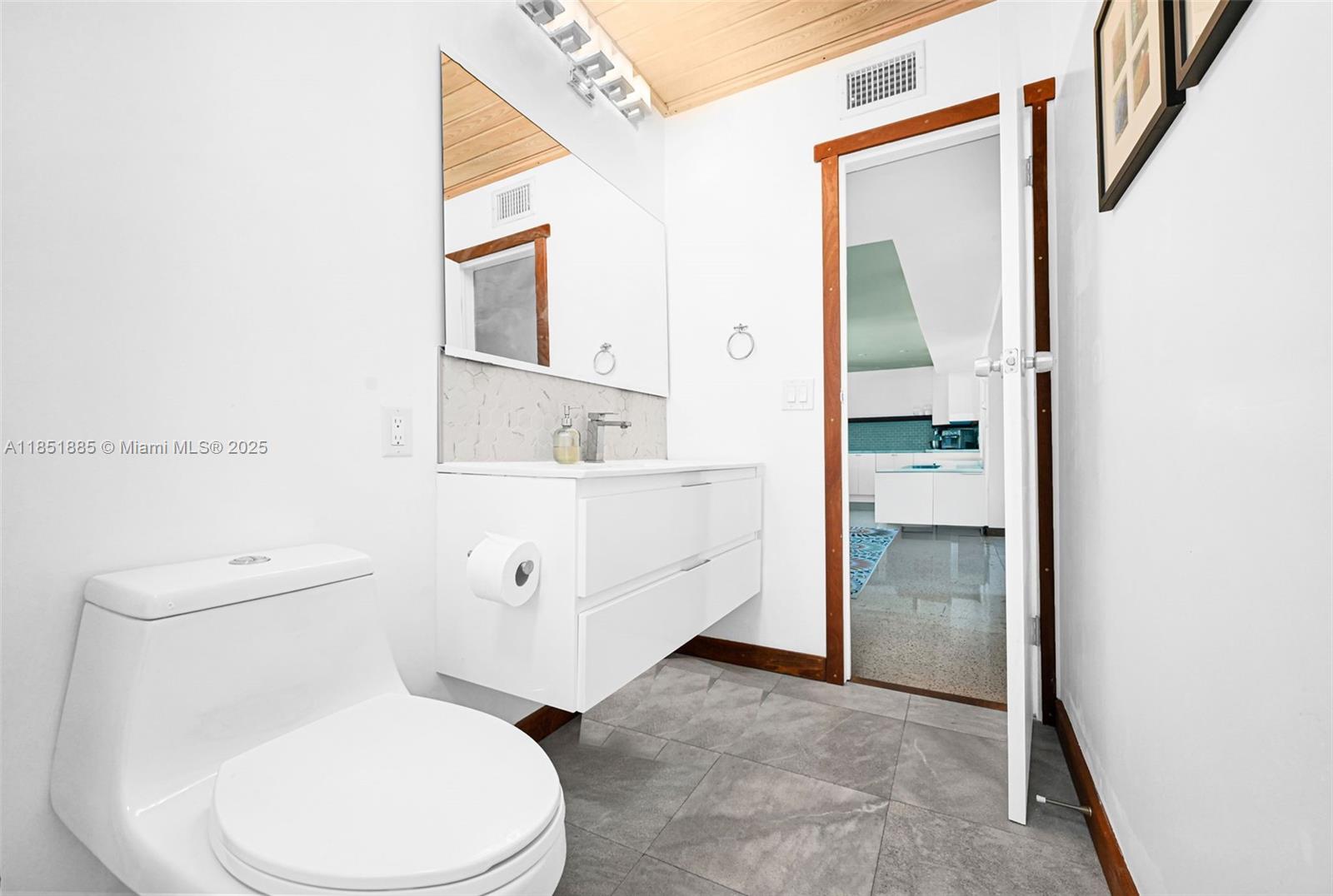 808 NE 16th Ave # 808