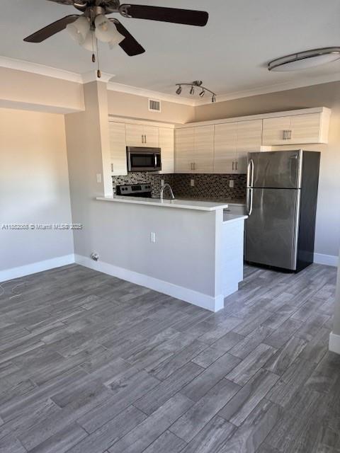 222 Sidonia Ave # 10