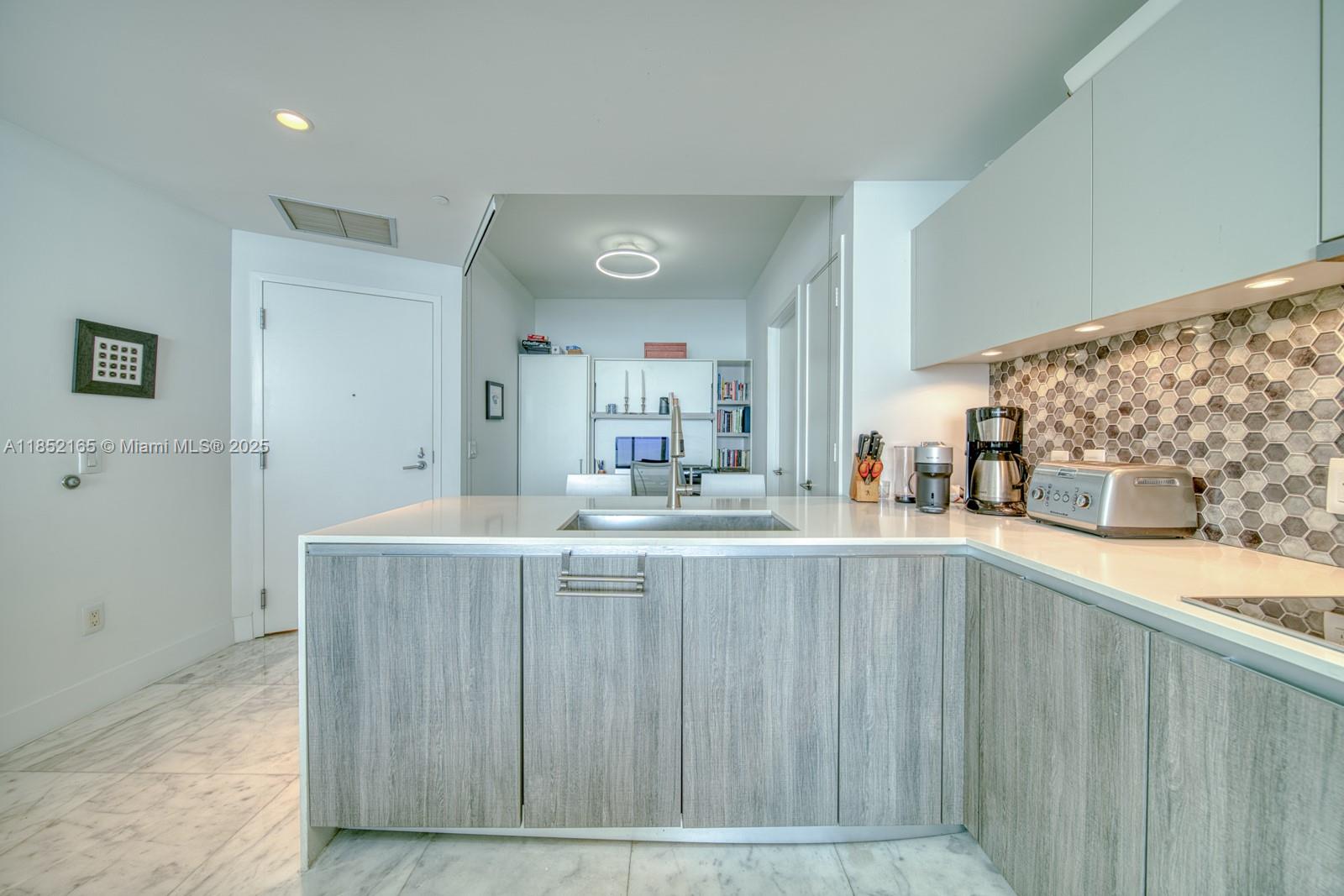 2900 NE 7th Ave # 405