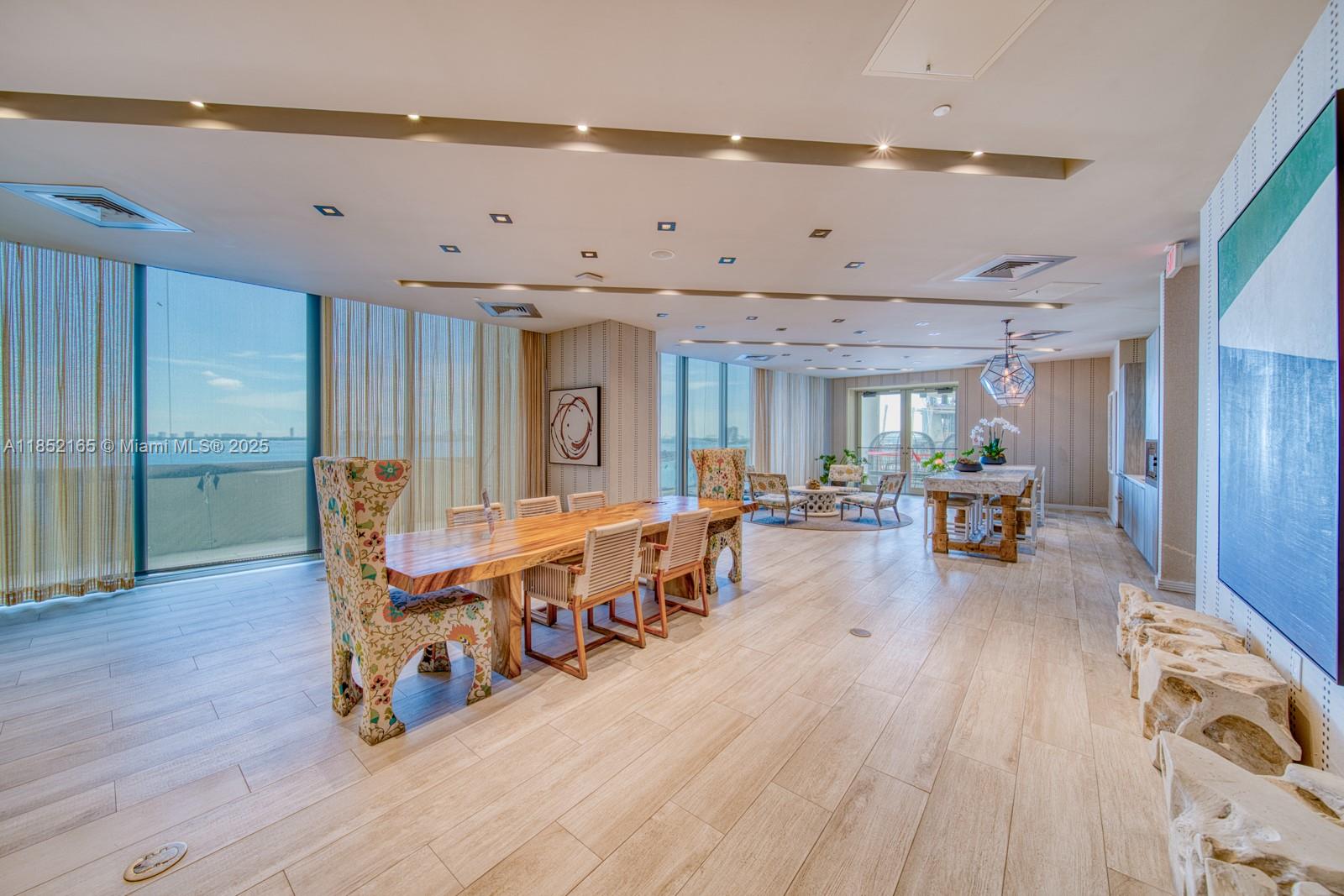 2900 NE 7th Ave # 405