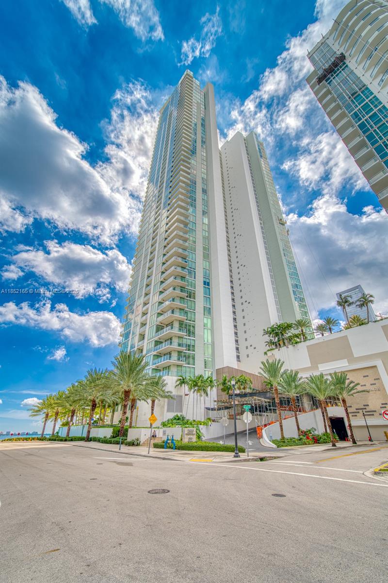 2900 NE 7th Ave # 405