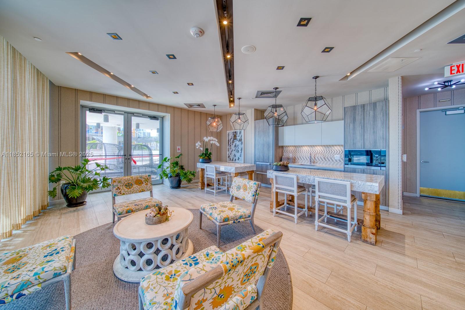 2900 NE 7th Ave # 405