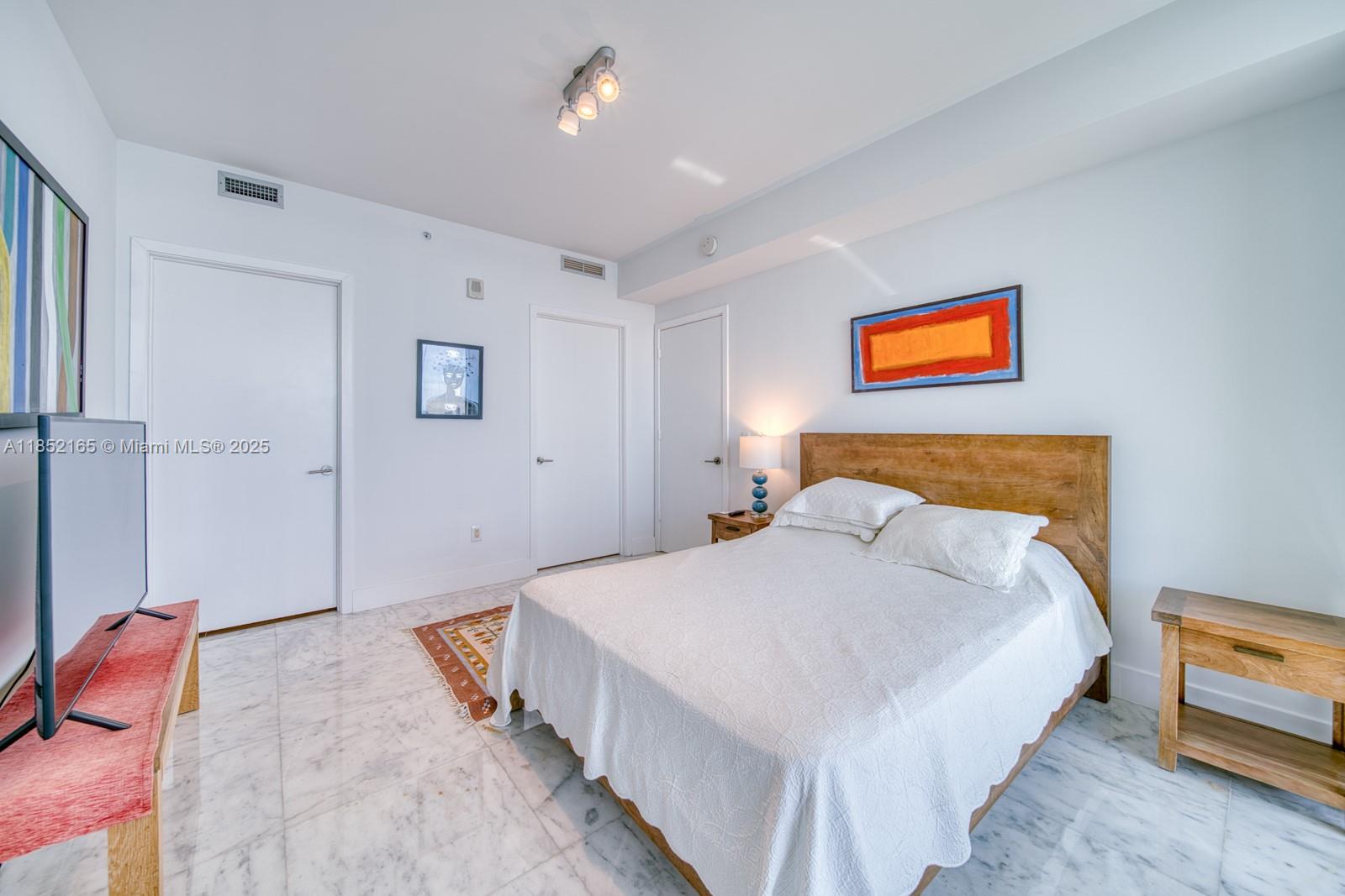 2900 NE 7th Ave # 405