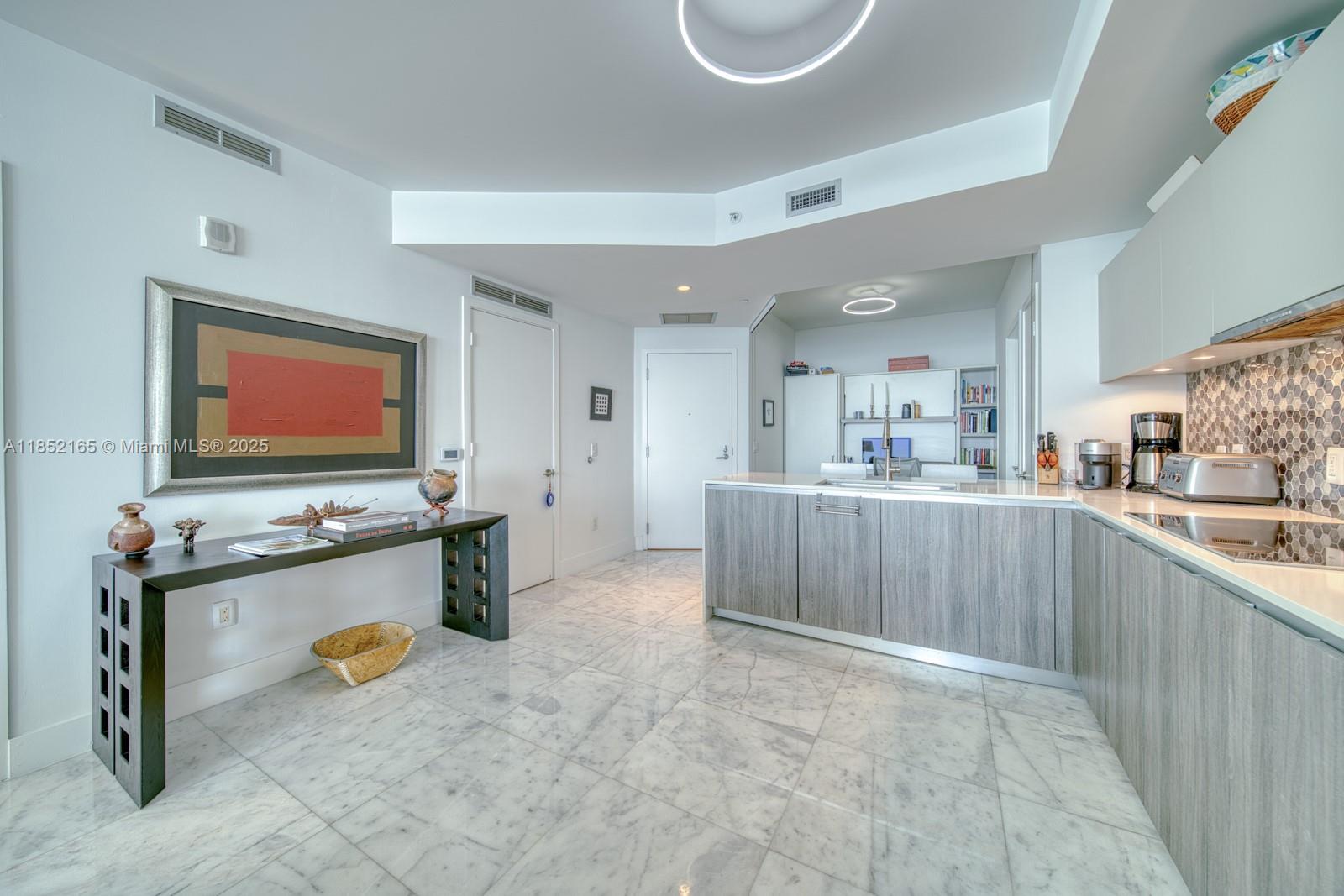 2900 NE 7th Ave # 405
