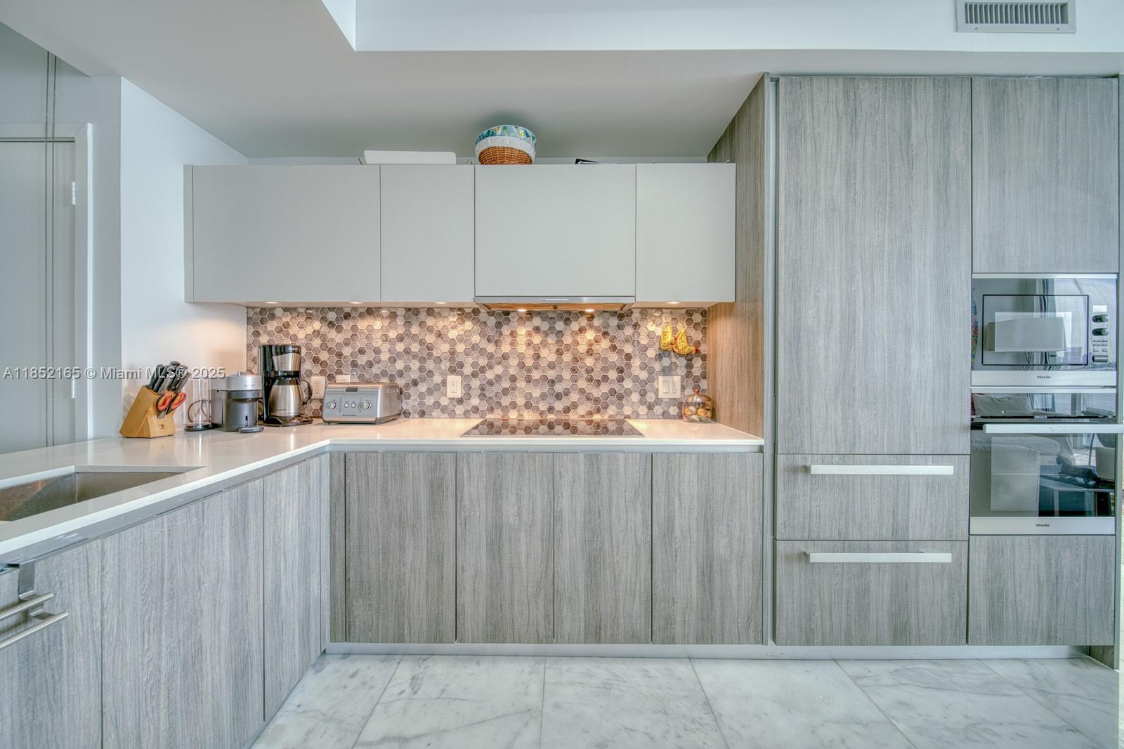 2900 NE 7th Ave # 405