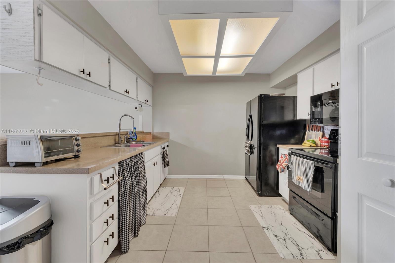 23205 club villas dr